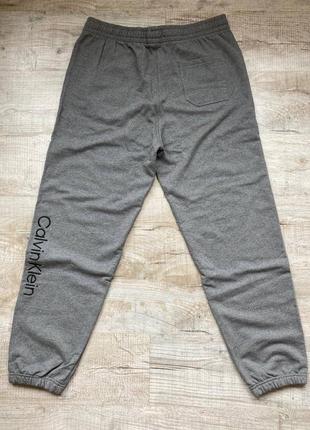 Штани джогери чіноси calvin klein standard logo joggers. оригінал5 фото