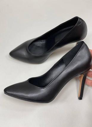 Базовые туфли лодочки черные кожаные на шпильке цвет по выбору6 фото