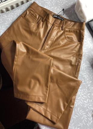 Коричневые кожаные брюки zara, штаны из эко кожи