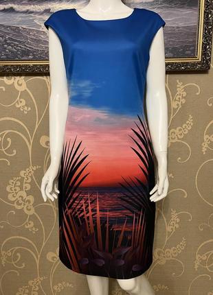 Очень красивое и стильное брендовое платье.