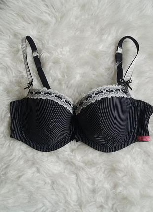Бюстгальтер на шикарний бюст