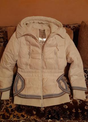 Шикарна  білосніжна  пухова фірмова зимова куртка 48 -50 розміру2 фото