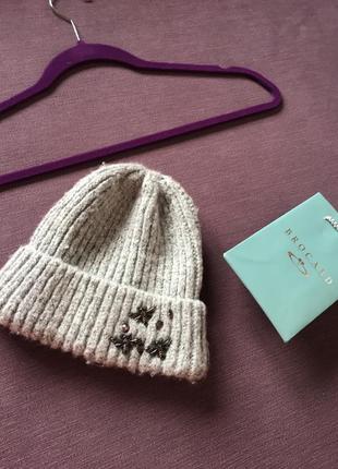 Теплая трендовая шапка primark со стразами и жучками