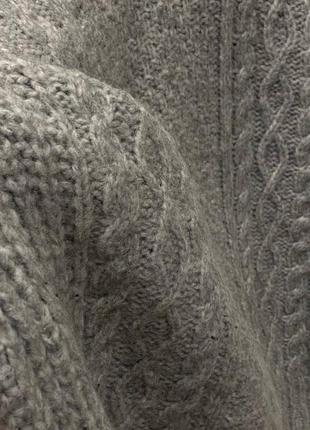 Серый свитер в косы 8