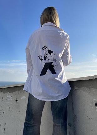Белая рубашка с принтом