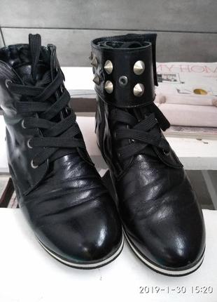 Осінні черевички ,натуральна шкіра 33розмір -21,5 см стілка