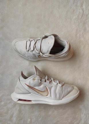 Белые женские унисекс тканевые кроссовки с защитой на носке nike air max wildcard women's clay5 фото