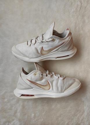 Белые женские унисекс тканевые кроссовки с защитой на носке nike air max wildcard women's clay1 фото