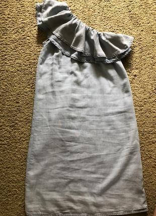 Легке літнє плаття.