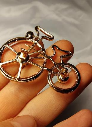 Стильная брошь велосипед