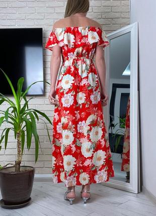 Красное летнее платье в цветы с рюшами нарядное с разрезами платья3 фото