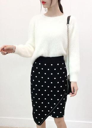 В'язана спідниця в горошок