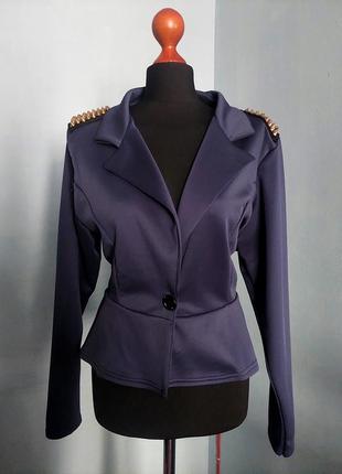 Стильний піджак з пагонами шипами