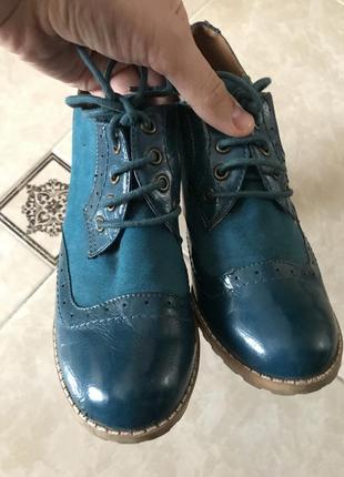 Замшевые женские ботинки бренда atmosphere