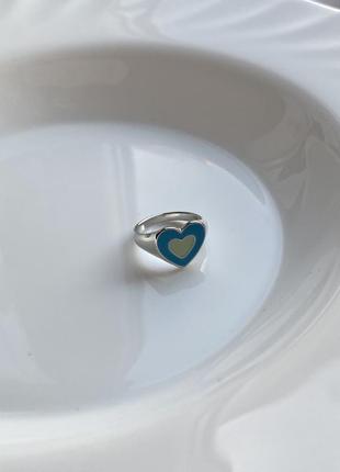 Серебристое трендовое кольцо с сердечком