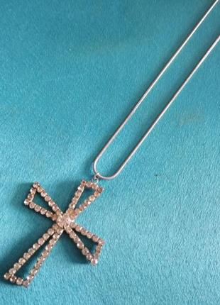 Хрест на ланцюжку.