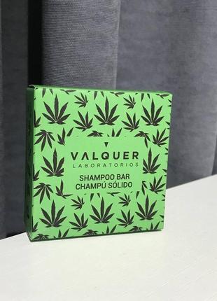 Твердый шампунь с конопляным маслом valquer shampoo bar with cannabis extract and hemp oil 50 г1 фото