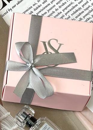 Подарункова коробка victoria's secret xs 10*9*4 рожева зі срібною стрічкою