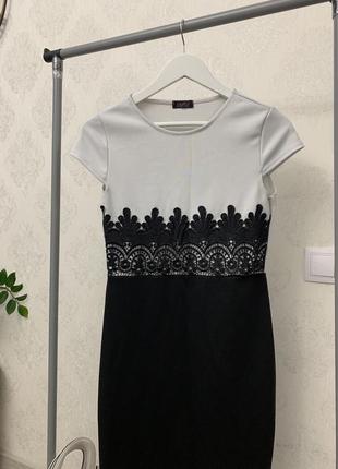 Качественное миди платье черно белое5 фото