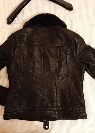 Нова чорна куртка із шкірозамінника фірми next. розміри вказані на фотографії.3 фото