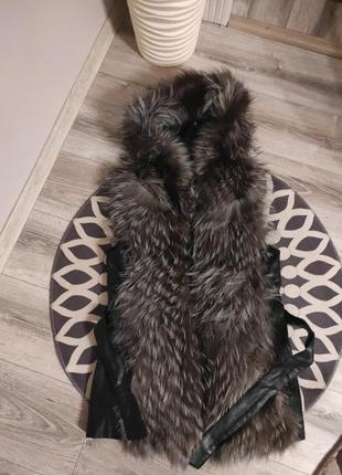 Кожаная жилетка с мехом чернобурки , размер l1 фото