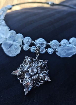 Кольє хрушталеве з посрібленим кулоном