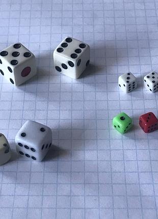 Гральні кубики, кістки, зарики