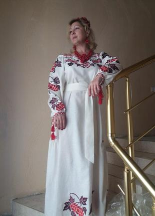 Платье женское, белое, с вышивкой  в этническом стиле, вышивка " калина", лен.