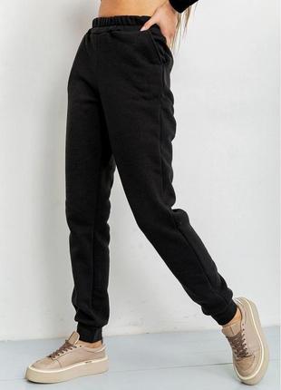 Актуальные удобные теплые женские спортивные штаны на флисе утеплённые флисом женские спортивные штаны на манжетах черные спортивные штаны с флисом1 фото