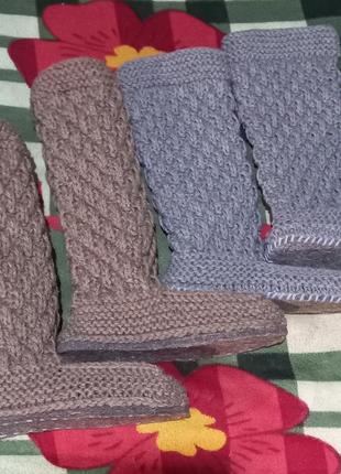 В'язані шкарпетки і в'язані чобітки