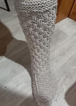 В'язані шкарпетки і в'язані чобітки