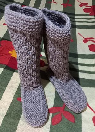 В'язані шкарпетки і в'язані чобітки