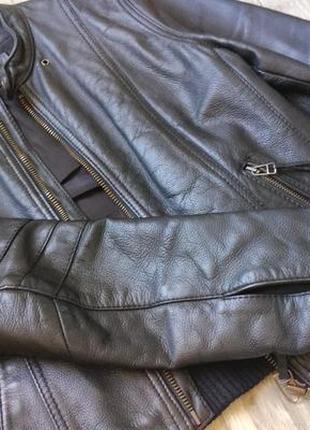 Байкерська куртка чорна косуха натуральна шкіра утиплена