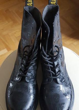 Крутые ботинки dr. martens черепа оригинал2 фото