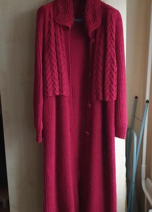 Тёплое пальто вязаное, малиновый цвет, ручная работа, 48 размер