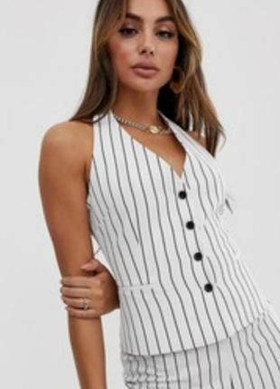 Стильная жилетка хэлтер в тонкую полоску