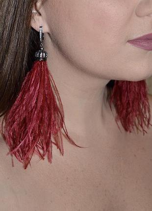 Серьги из перьев страуса с коронами в фианитах