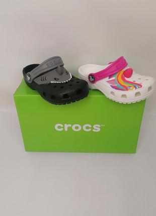 Дитячі крокси crocs kids fun lab classic i am shark clog black чорні3 фото