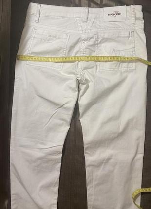 Белые джинсы5 фото