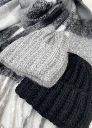 ❄️тепла фірмова зимова стильна шапочка на флісі  ❄️🤍5 фото