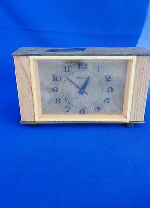 Советские настольные каминные механические часы ссср молния