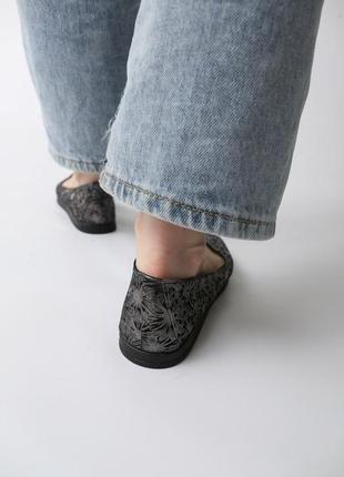 Кожаные черные туфли с узором2 фото