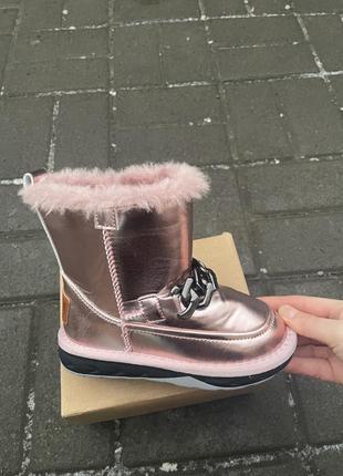 Рожеві уггі