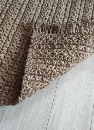 Джутовий килим з китицями. плетений килимок ручної роботи.