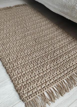 Джутовий килим з китицями. плетений килимок ручної роботи.