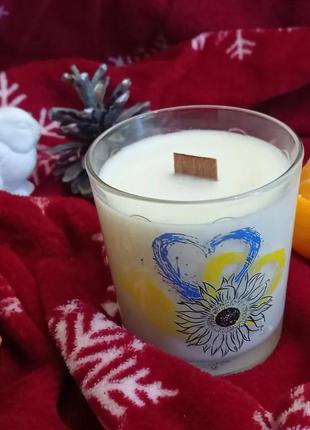 Ароматизированная соевая свеча с ароматом щелочных трав и вишни1 фото