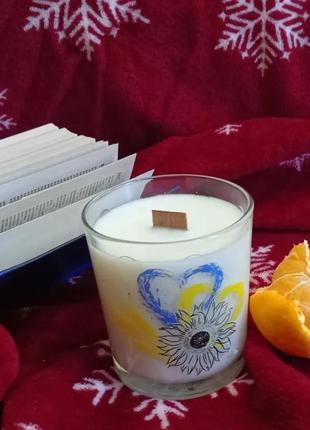 Ароматизированная соевая свеча с ароматом щелочных трав и вишни2 фото