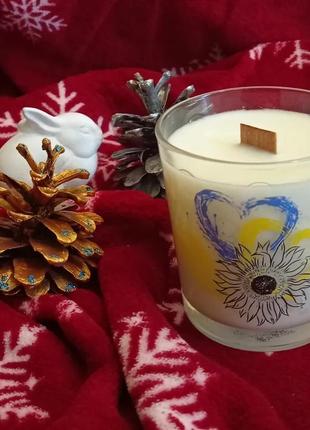 Ароматизированная соевая свеча с ароматом щелочных трав и вишни3 фото