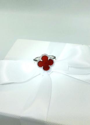 Женское кольцо клевер (красная вставка) 925