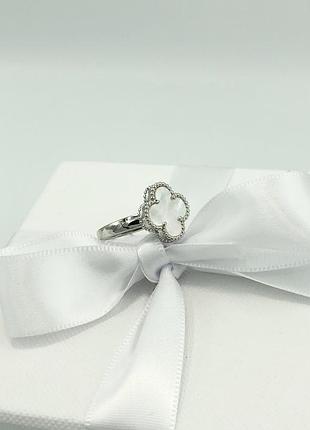 Серебряное кольцо в стиле клевер с перламутром